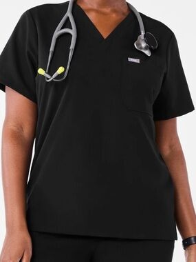 Figs Women’s Black Caterina One-Pocket Scrub Top